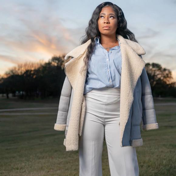 Meet your Posher, Janet - Picture 1 of 1